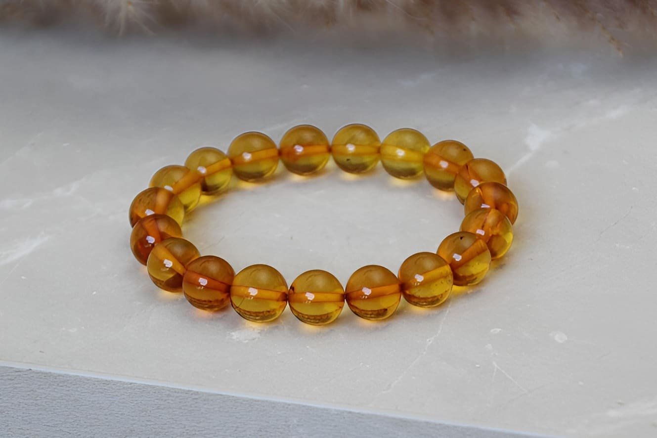 Gintarinė konjako atspalvio apyrankė