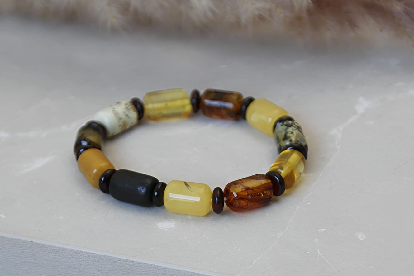 Gintarinė marga apyrankė