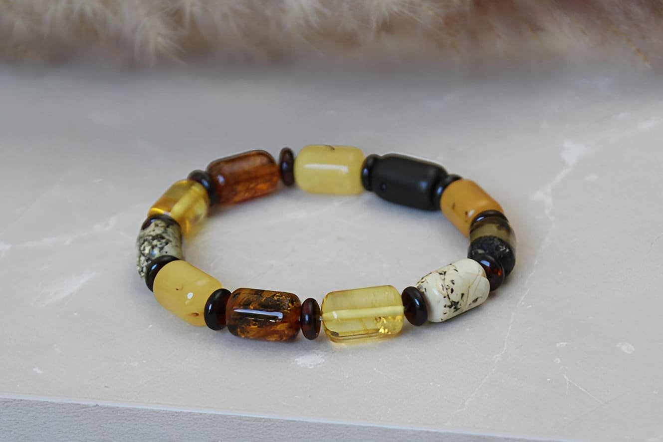 Gintarinė marga apyrankė