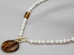 Perlų vėrinys su gintaru