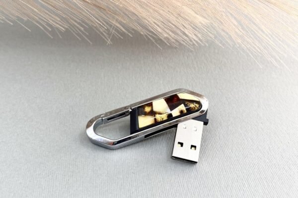 USB gintarinė atmintinė - raktų pakabukas