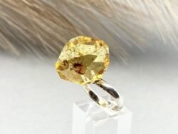 Žiedas su natūraliu gintaru ir sidabru