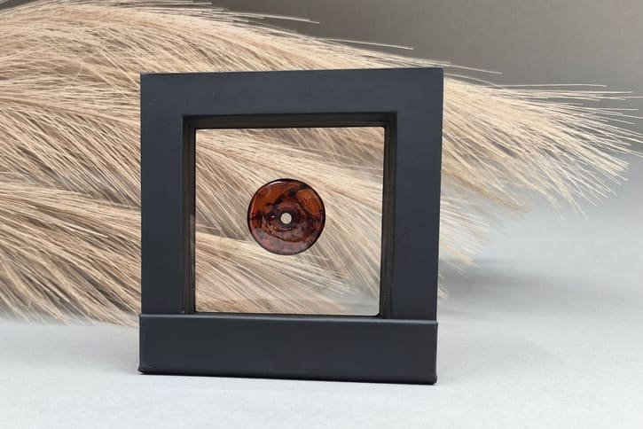 Gintarinis suvenyras rėmelyje