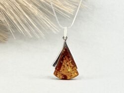 Gintarinis pakabukas su sidabru