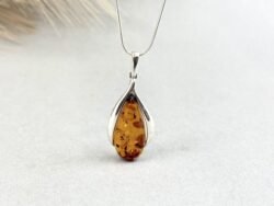 Gintarinis pakabukas su sidabru
