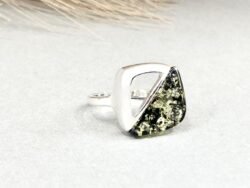 Žiedas su gintaru ir sidabru